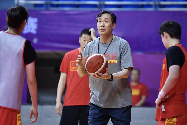 再談孔德點球沒判，拉波爾塔：那明顯是犯規(guī)，至少VAR要介入