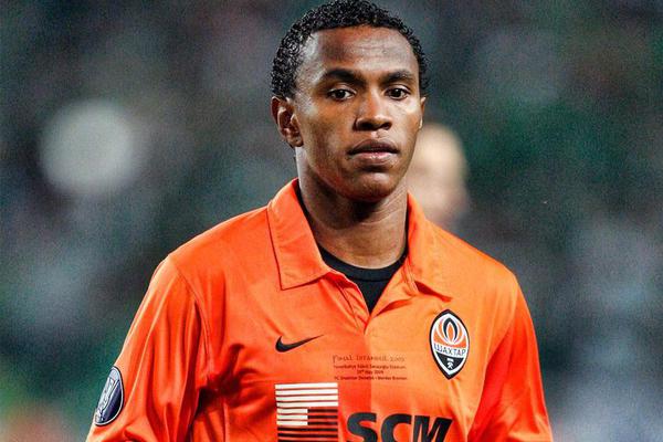 制霸攻防！字母哥奔襲上籃得手后獻遮天大帽 進攻端摘前場板暴扣