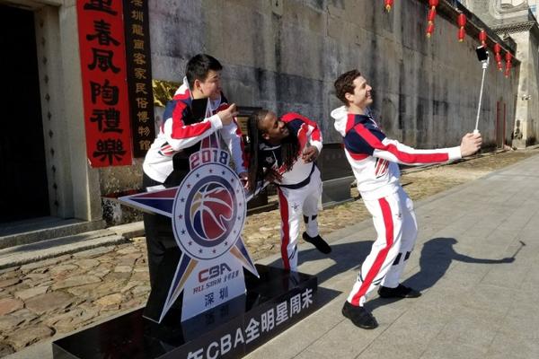 記者：我曾因貼出熱火送詹姆斯兩冠的廣告，被ESPN“禁賽”