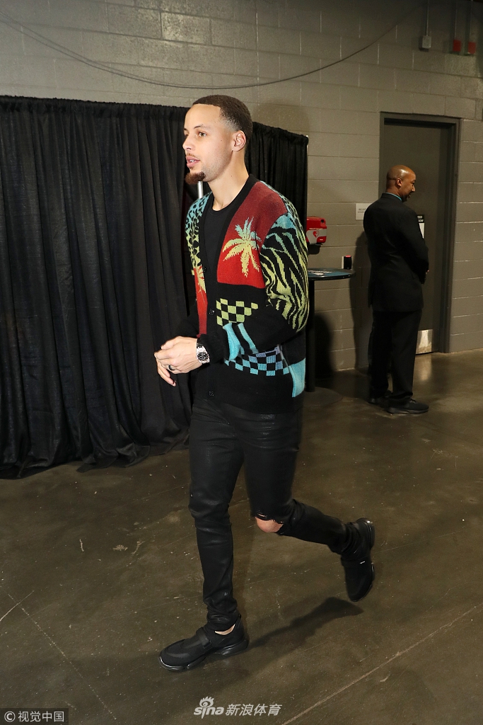 現(xiàn)場觀看國米比賽！樊振東曬自拍照：我會再回米蘭的！