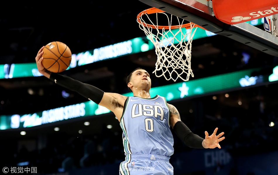 直播吧10月11日訊 根據(jù)自媒體Automatic統(tǒng)計，洛瑞是過去15年制造進(jìn)攻犯規(guī)次數(shù)最多的球員，而且是斷檔領(lǐng)先。詳細(xì)排名：洛瑞-729；伊利亞索瓦-505；康利-497；馬庫斯-斯瑪特-480；肯
