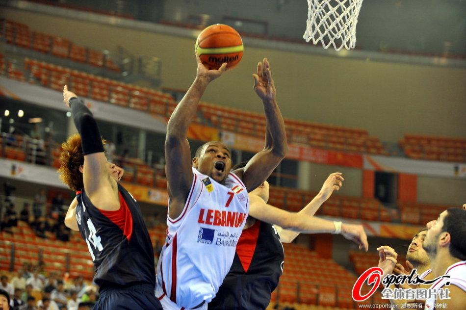 太疼了！王獻(xiàn)鈞爭頂撞飛兩顆牙，瞬時畫面被抓拍到????