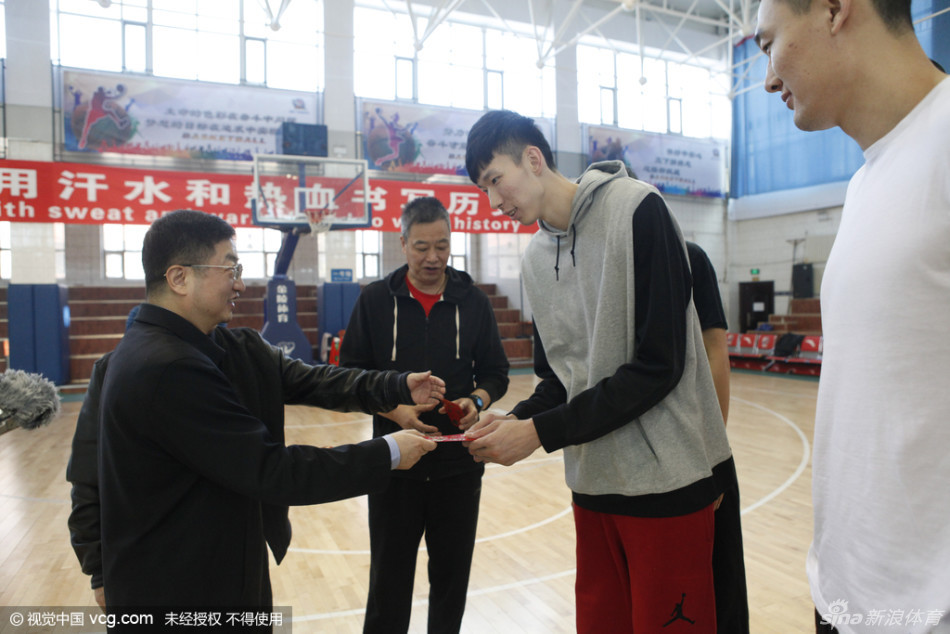 羅馬諾：26歲多納魯馬與曼城達(dá)個(gè)人協(xié)議！巴黎要價(jià)將低于5000萬歐要聞速遞