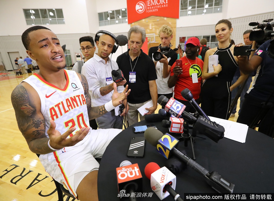 嚴守規(guī)則！埃因霍溫主帥：德斯特今天遲到，因此沒有在歐冠首發(fā)