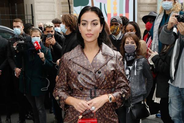 約克：阿莫林都執(zhí)教快一年了，我們卻每前進(jìn)一步就后退兩步