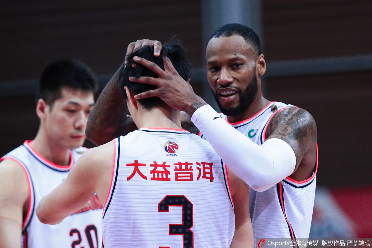 基米希：來拜仁10年經歷8任主帥，能和同一教練進入新賽季是好事