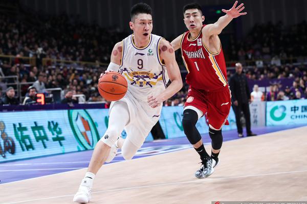 記者：截至昨天沒聽說薩爾瓦多能踢，也未聽說于指導(dǎo)報名國足主帥