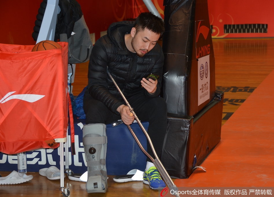 30歲帕爾馬主帥：首個(gè)丟球改變了比賽，我會(huì)向所有意甲教練學(xué)習(xí)