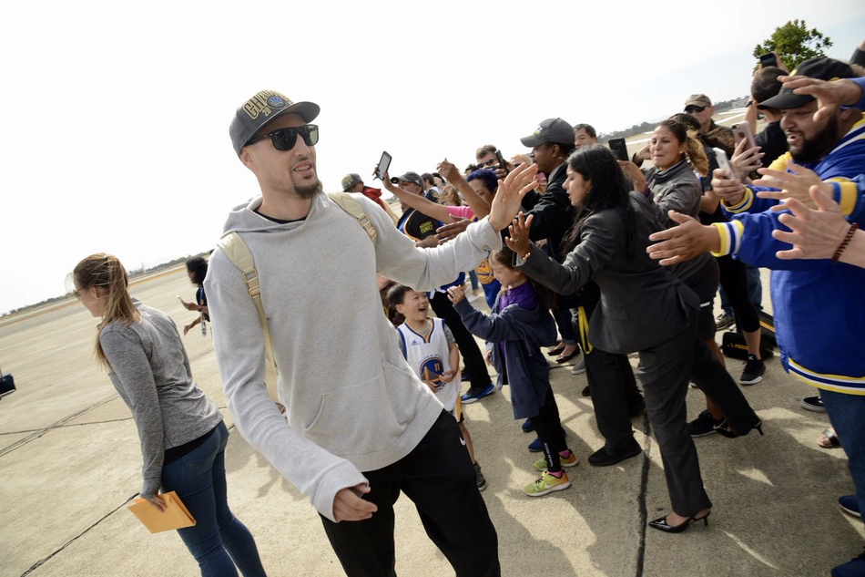 雙響建功！薩拉赫社媒曬全隊(duì)更衣室合照 慶祝埃及進(jìn)軍世界杯