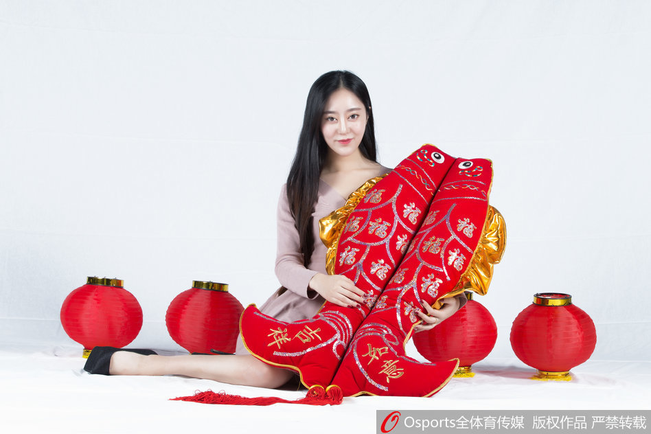 王霜：如果能在偶像C羅踢球的國家獲獎 那是非常開心的事情