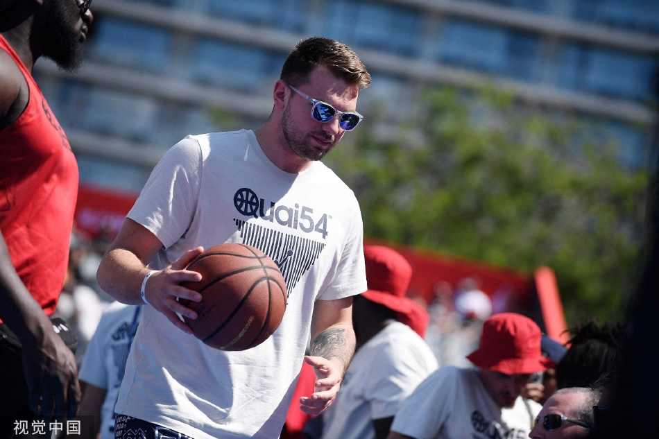 2025年09月25日 13:20:13懂球帝                 北京時間9月25日，中超聯(lián)賽官方公布了中超8月最佳教練，成都蓉城主帥徐正源成功當選。8月最佳教練｜徐正源成都蓉城）徐正源
