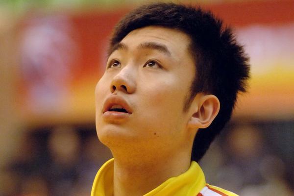 [流言板]無力回天！杰羅姆全場三分8投全中，空砍33分3籃板3助攻