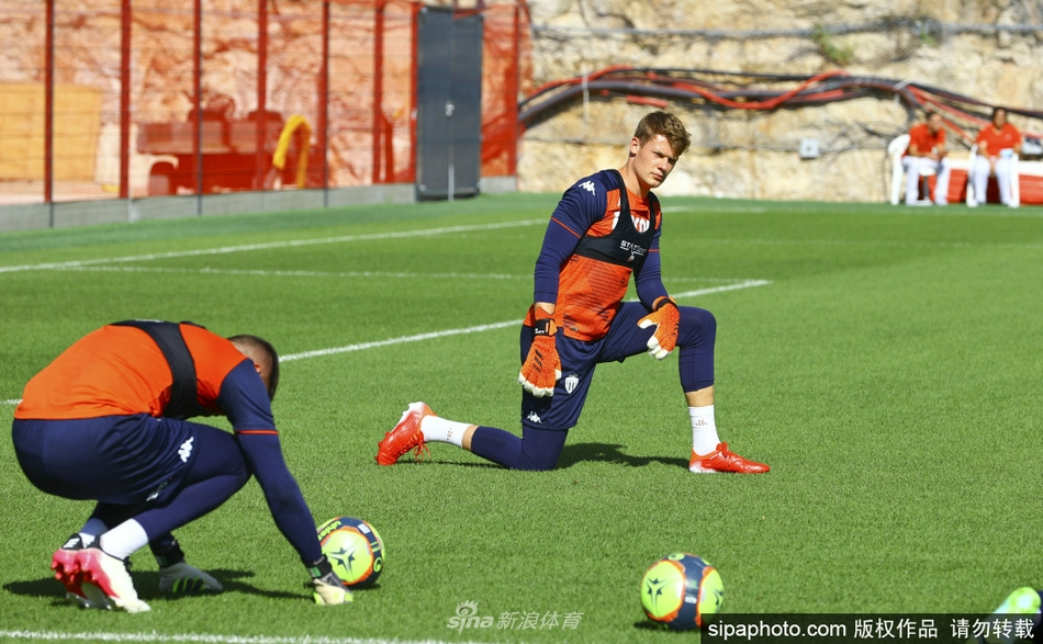 在沙特重聚？沙特媒體：本澤馬向吉達(dá)聯(lián)合管理層推薦簽卡塞米羅凡冷如默                                                                202
