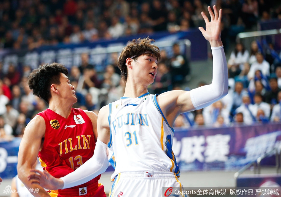 英媒：阿聯(lián)酋財(cái)團(tuán)聯(lián)系小貝合作收購曼聯(lián) 格雷澤家族要價50億鎊