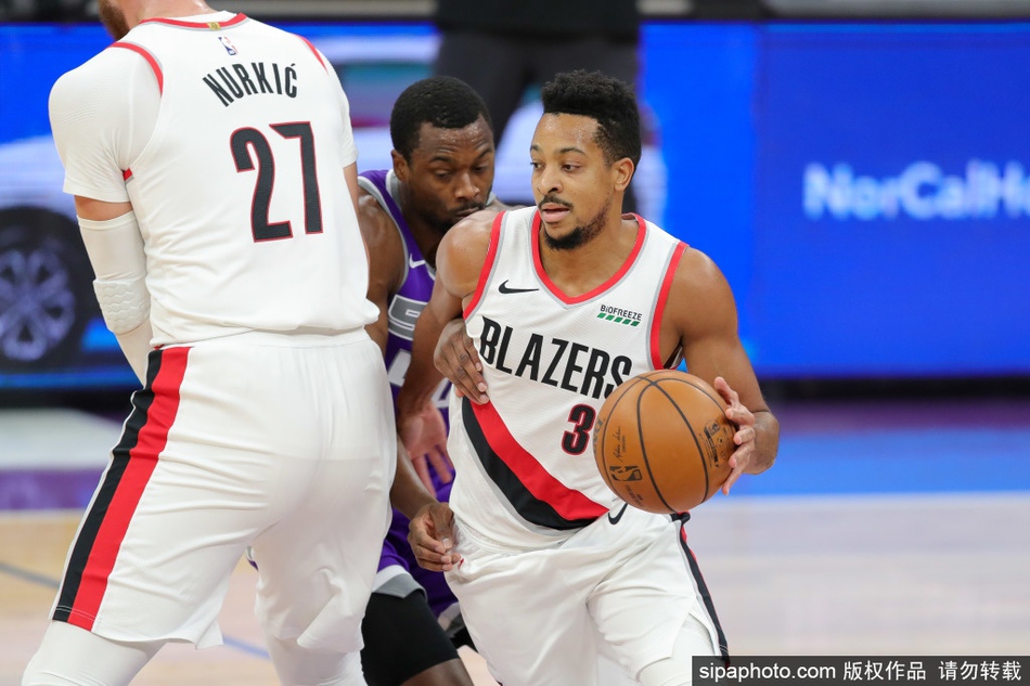 鎖定勝局！克里斯蒂強硬上籃打進得16分，湖人1分鐘領(lǐng)先9分