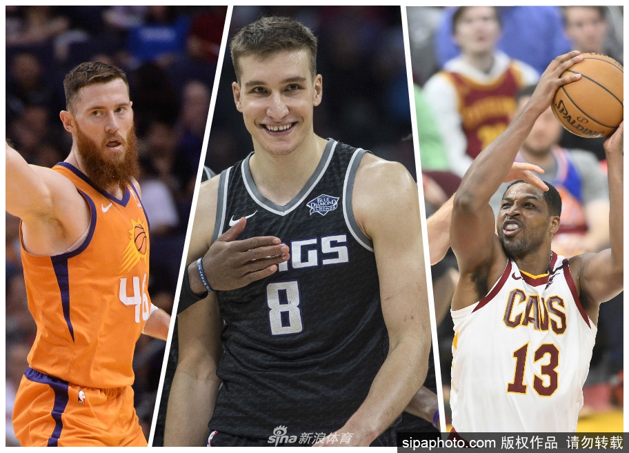 怎能不淚流滿面呢??沙特聯(lián)賽前C羅和本澤馬有說有笑