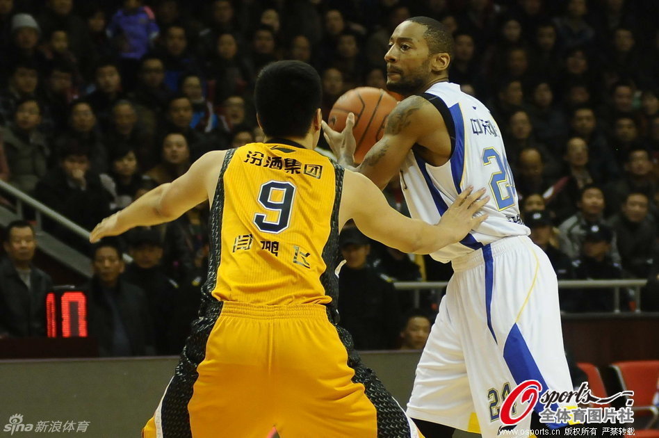 詹?。郝?lián)投入超2億僅勝1場，有球員能力問題 更重要的是這套343