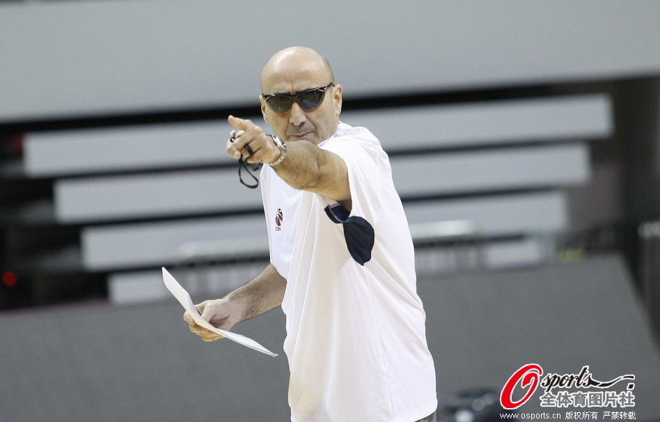 差點(diǎn)戴帽，姆巴佩與貝林厄姆撞墻配合，小角度爆射擊中邊網(wǎng)