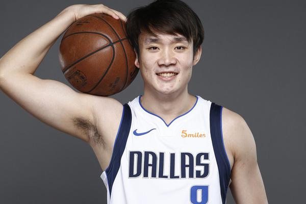雙贏！庫明加多拿錢&勇士手握第2年球隊選項 目前最佳解決方案？