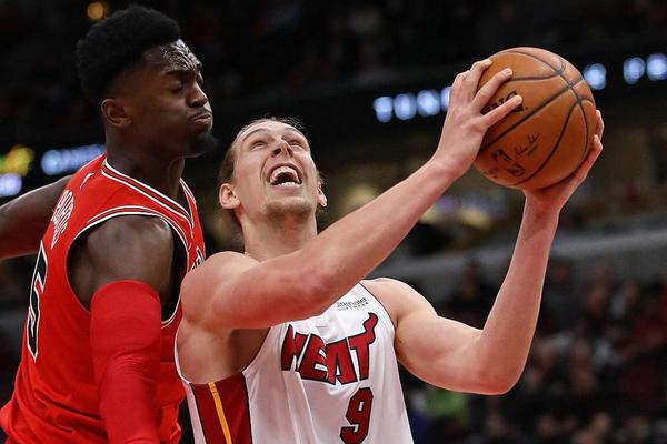 馬卡報(bào)曬阿根廷訓(xùn)練配合：帕斯腳后跟磕傳→小蜘蛛挑球→梅西破門