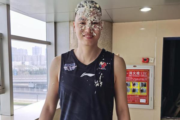 無期迷途愛緹怎么培養(yǎng)最近新出的法術傷害角色愛緹，挺多人不知道怎么用，我們一起來聊聊怎么培養(yǎng)。這角色挺有意思的，大招開啟后會有一次范圍傷害，然后移動釋放一個3*3的法陣，持續(xù)降落冰凌攻擊敵人，還能降低敵
