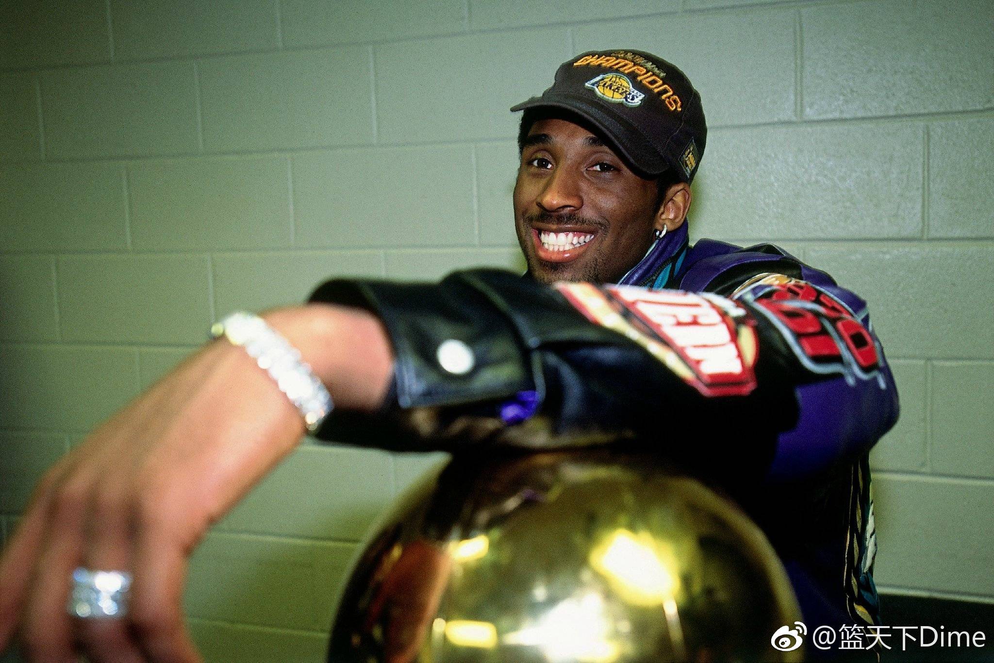 直播吧10月23日訊 近日，《每日體育報》分析了恩德里克在皇馬的前景，他們認為球員不會留在球隊繼續(xù)浪費時間，而是重返帕爾梅拉斯。恩德里克在對陣尤文圖斯的比賽中一分鐘都沒有上場，阿隆索再次將他放在替補席