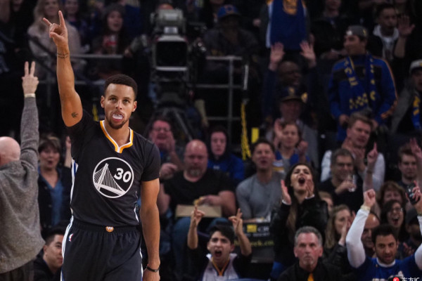 記者：傅歡踢左邊翼衛(wèi)很難受，在日本球員面前感覺像不會踢球