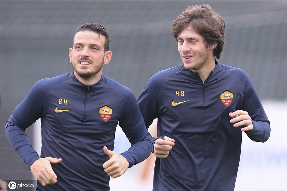 恰爾汗奧盧自13/14賽季33次遠(yuǎn)射破門，同期中場僅少于德布勞內(nèi)