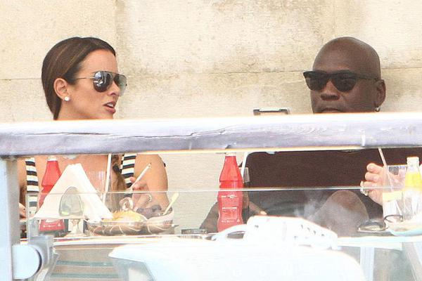 VAR長時間審核！薩卡禁區(qū)內(nèi)倒地，裁判判點后看VAR取消