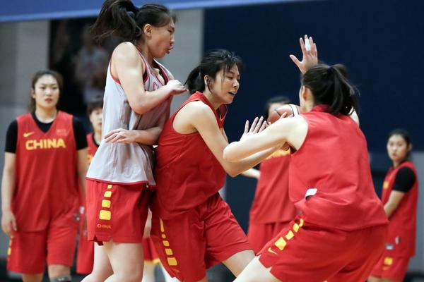 曼聯(lián)取賽季第3勝！霍伊倫評論舍什科社媒：恭喜你，我的朋友??