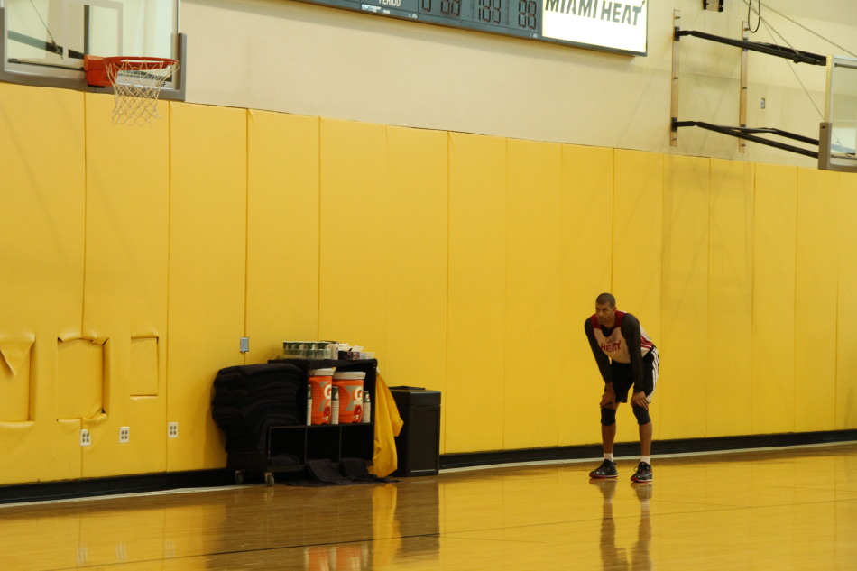 絕區(qū)零凱撒影畫怎么點