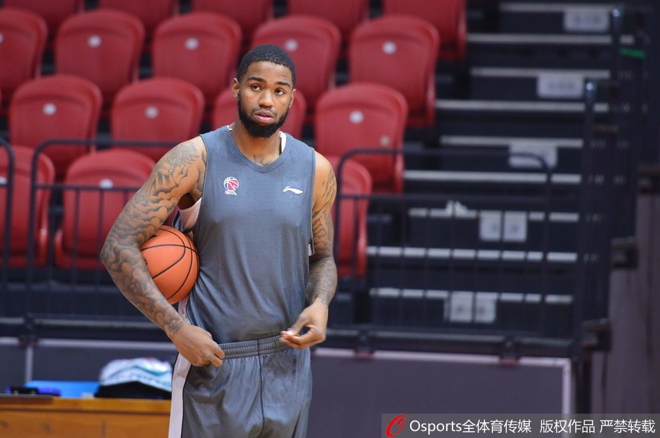 隊(duì)報(bào)：28歲巴黎中場(chǎng)桑謝斯租借加盟帕納辛納科斯，不含買(mǎi)斷條款