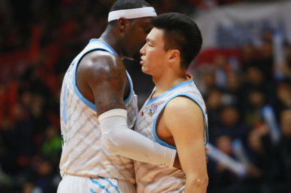 家祭無(wú)忘告乃翁！外媒：球迷復(fù)刻世界杯獎(jiǎng)杯只差梅西的簽名