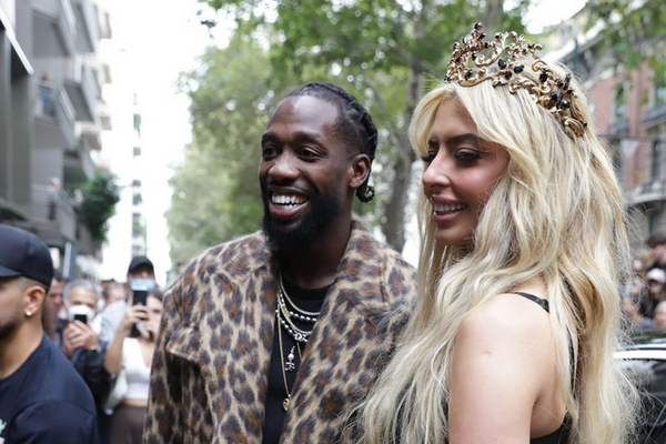 在即將完成簽約前，鎮(zhèn)宇出門喝了杯咖啡就再也沒回來