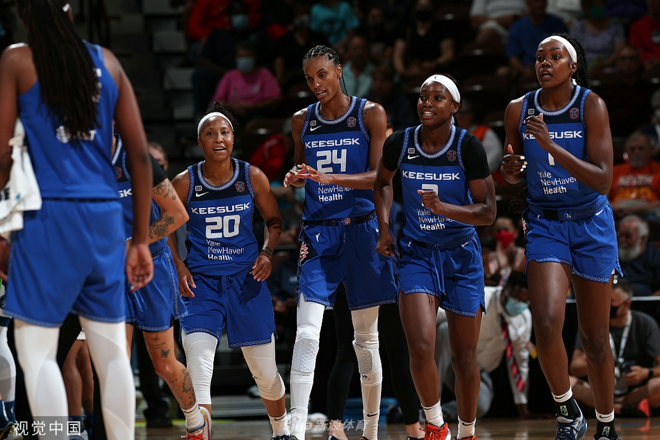 關(guān)鍵！申京單挑小賈勾手打進后再沖筐造成犯規(guī)，火箭領(lǐng)先2分