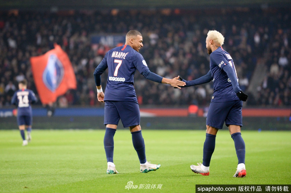 GIF-小喬丹補籃打2+1
