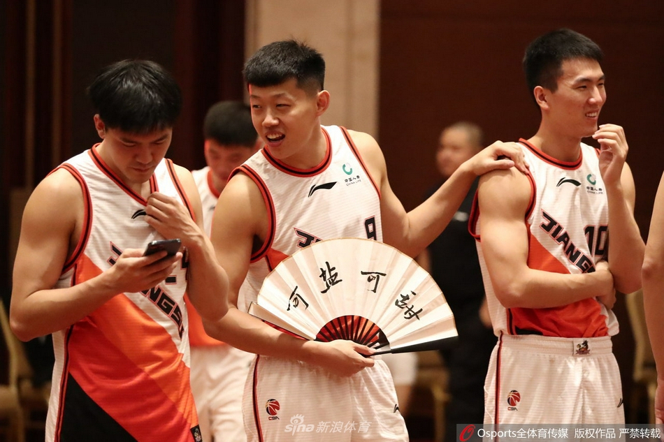 奧萊報：38歲門將納瓦斯即將加盟紐維爾老男孩，簽約1年