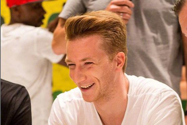 虎撲02月01日訊 NBA常規(guī)賽掘金對陣76人的比賽正在進行中。第四節(jié)比賽中，馬克西連續(xù)三回合拉桿打進，剩3分鐘76人反超1分。