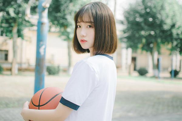 制霸攻防！字母哥奔襲上籃得手后獻遮天大帽 進攻端摘前場板暴扣