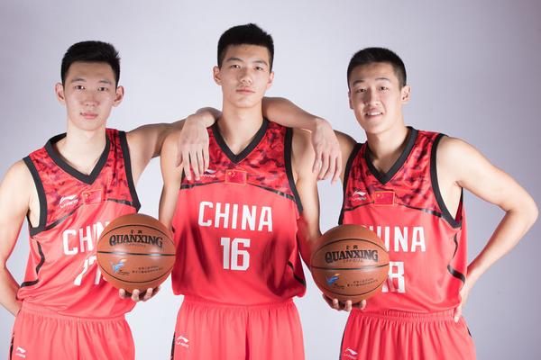 卡萊爾：我不會先入為主認為誰應該是新賽季首發(fā)！
