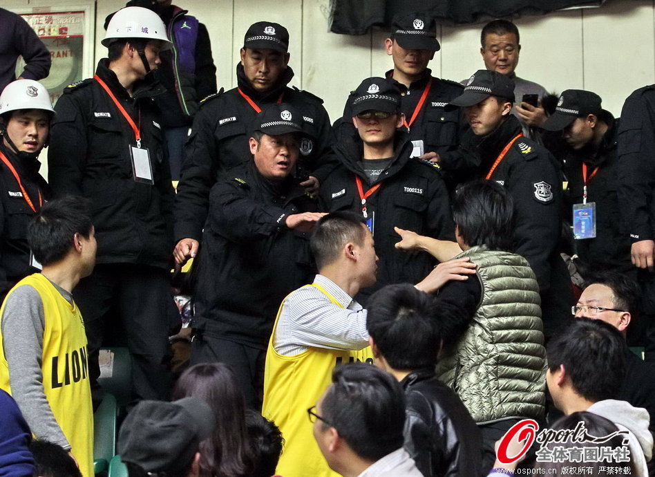 梅開二度，凱恩社媒曬慶祝照：精彩的夜晚，讓我們把勢頭延續(xù)下去