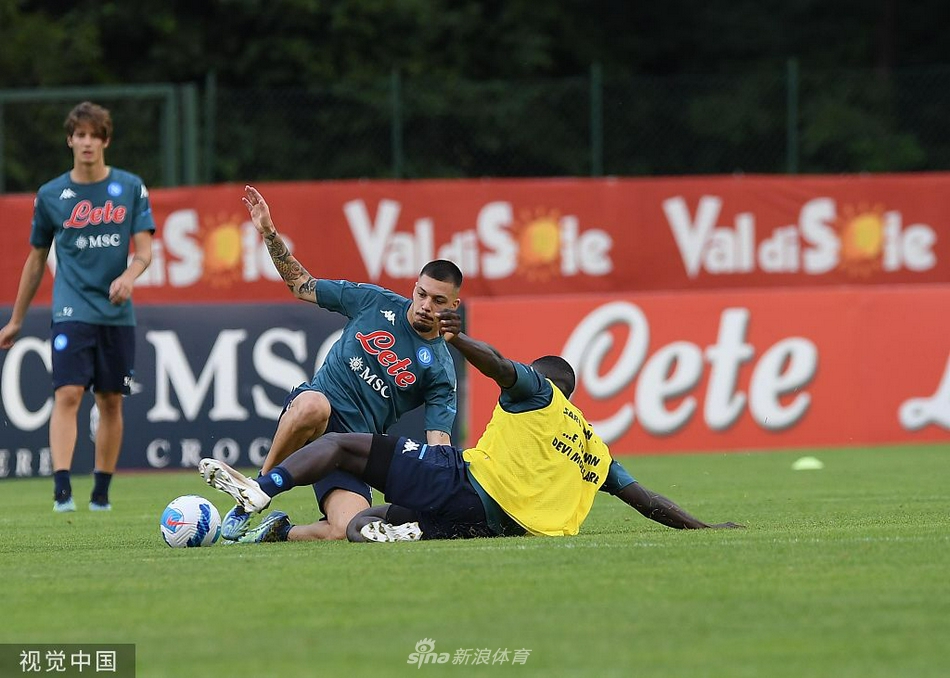 本周，備受期待的 《戰(zhàn)地6》 將正式登陸 PC、PS5 和 Xbox Series X/S 平臺。作為電子游戲界持續(xù)了 23 年的射擊游戲系列，《戰(zhàn)地》憑借其宏大的地圖、載具與槍戰(zhàn)并重的戰(zhàn)斗模式，以及
