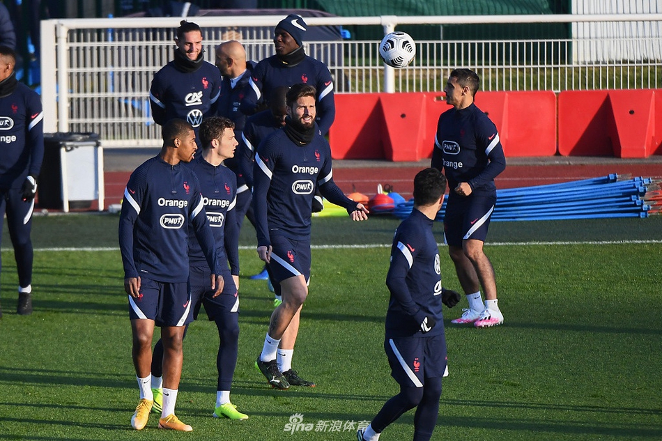 詹姆斯要宣布“決定二”？霍芬海姆社媒玩梗：把天賦帶到我們這！