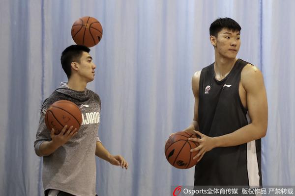 福登：我們上半場踢得太拖沓；很可惜我給哈蘭德的傳球都未兌現(xiàn)