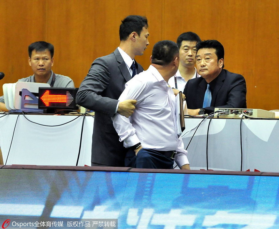 國米發(fā)布對陣克雷莫內(nèi)塞海報(bào)：博尼單人出鏡