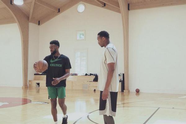 首秀10次撲救平意甲紀(jì)錄！卡普里萊：很高興在圣西羅拿到重要1分