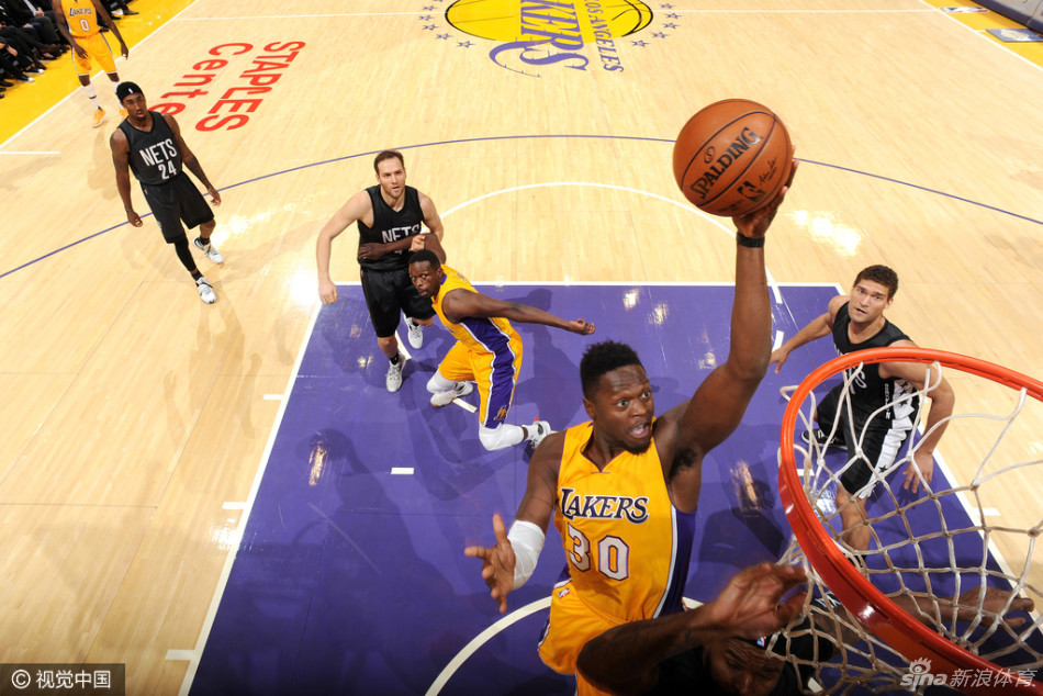 足球報：賽后云南玉昆申訴了約尼查禁區(qū)內(nèi)倒地未判點(diǎn)