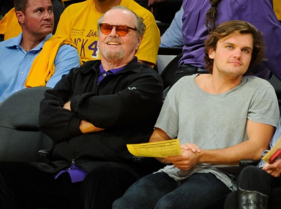 虎撲01月03日訊 NBA常規(guī)賽，熱火主場115-128不敵步行者。賽后，ESPN記者Shams Charania報道，聯(lián)盟消息源透露，熱火前鋒吉米-巴特勒已經(jīng)通知球隊，他希望自己被交易走。NBA名宿
