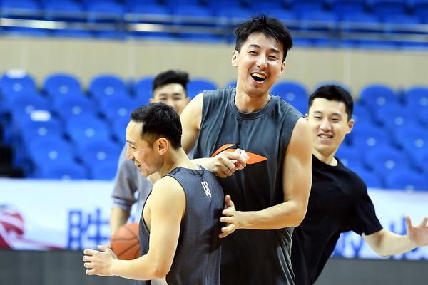 阿斯：西甲上報多起球場侮辱事件，涉及巴薩、西蒙尼以及多名裁判