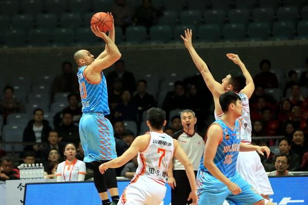 圖赫爾：凱恩是他這一代最好的前鋒，正處于巔峰狀態(tài)場均進2球